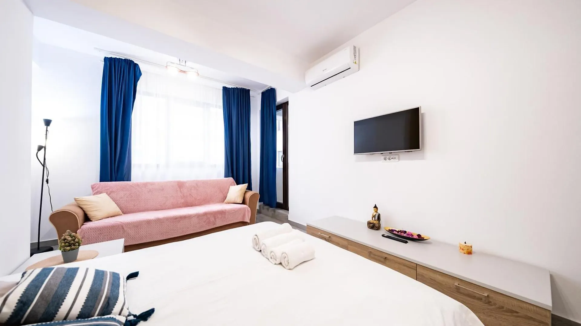 The Golden Studio - With Free Gym Bucarest Appartement
