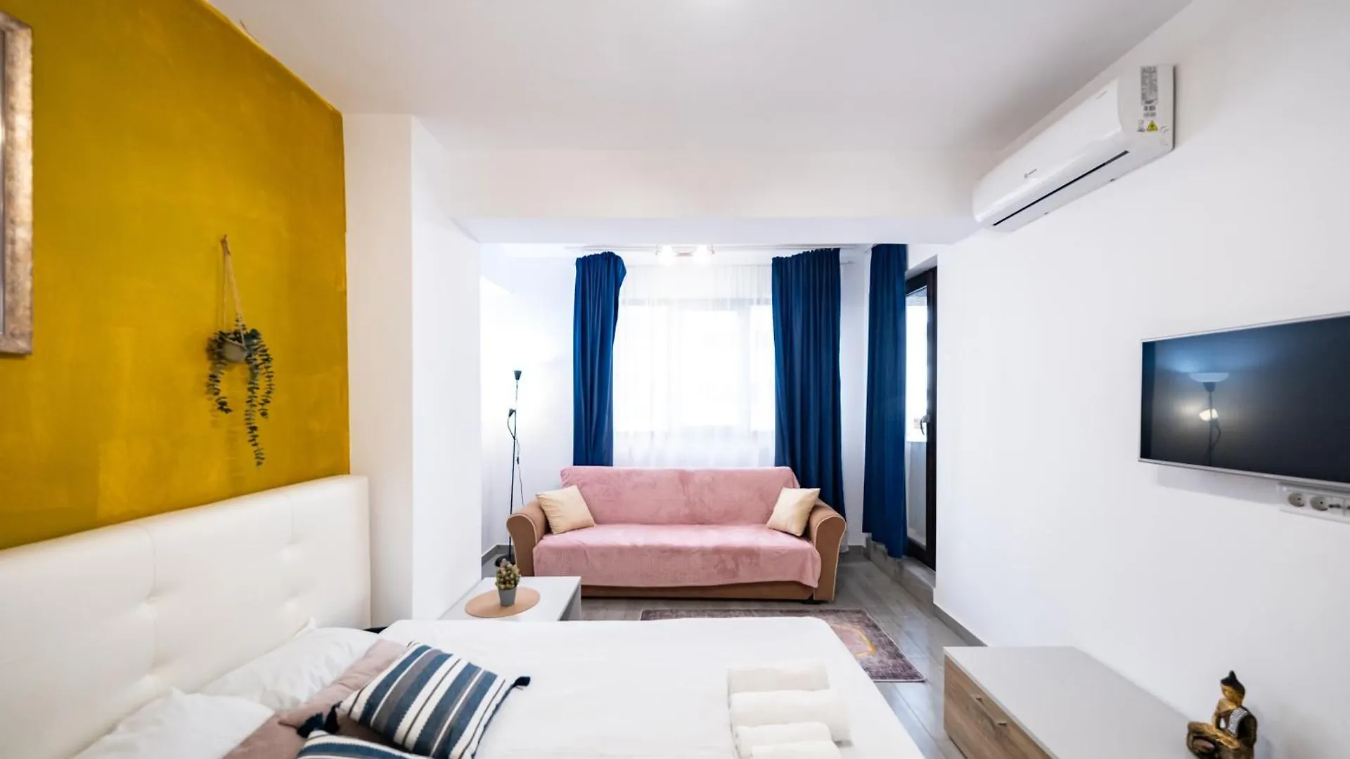The Golden Studio - With Free Gym Bucarest Appartement