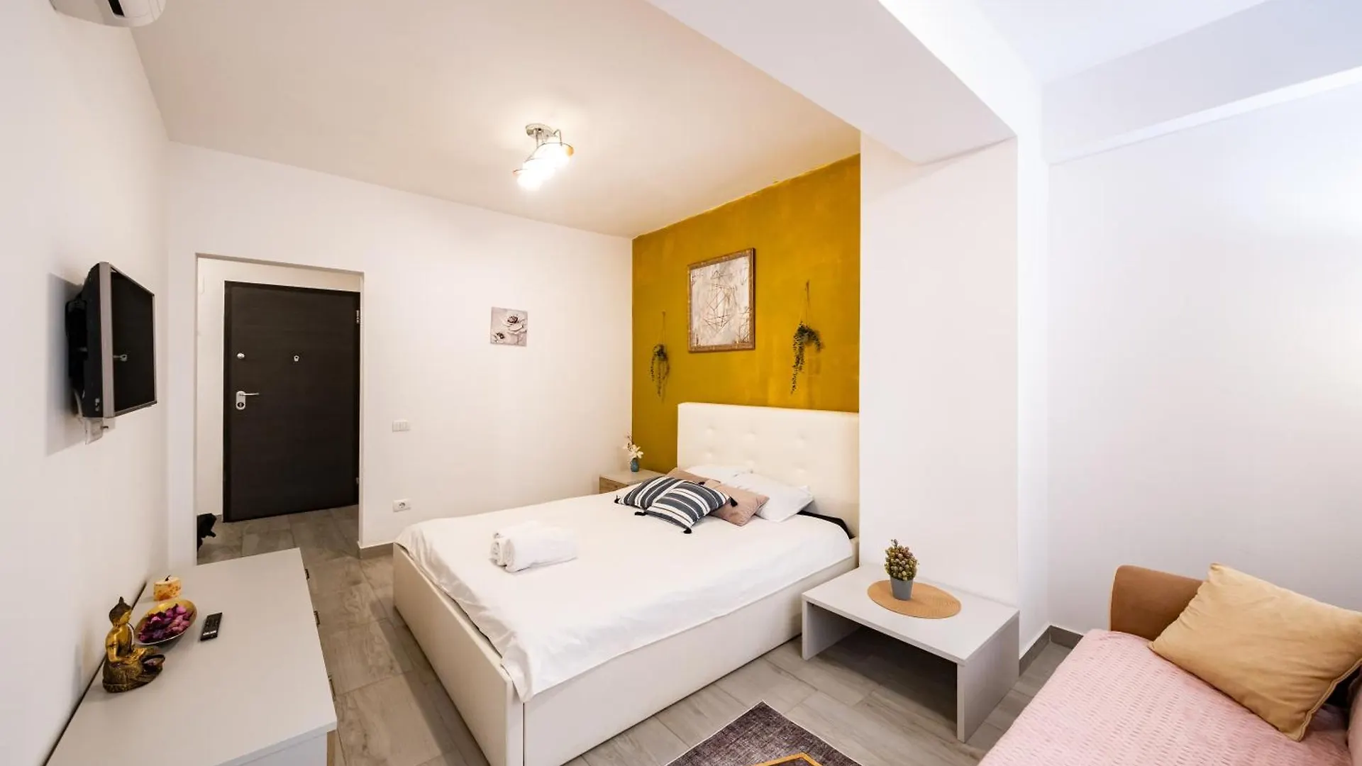 The Golden Studio - With Free Gym Bucarest Appartement